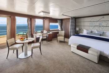 Deluxe Penthouse with Large Balcony